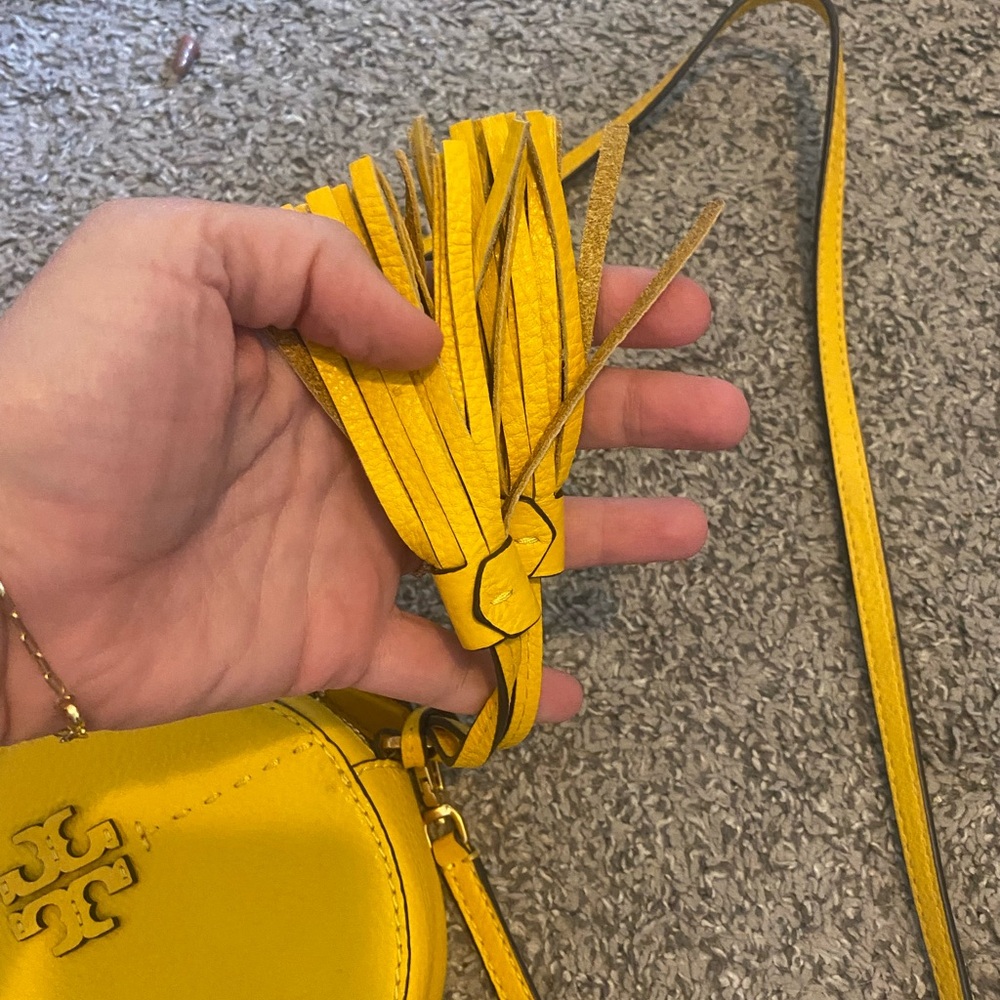 Tory Burch McGraw Round Leather Yellow Marigold Crossbody Purse Bag Tassels - Picture 5 of 9